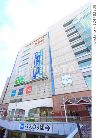 香川県高松市、高松琴平電気鉄道瓦町駅の風景 124482239