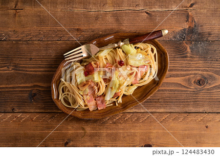 春キャベツとアンチョビのパスタ 124483430