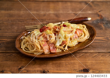 春キャベツとアンチョビのパスタ 124483433