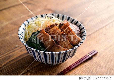 チャーシュー丼 124483507