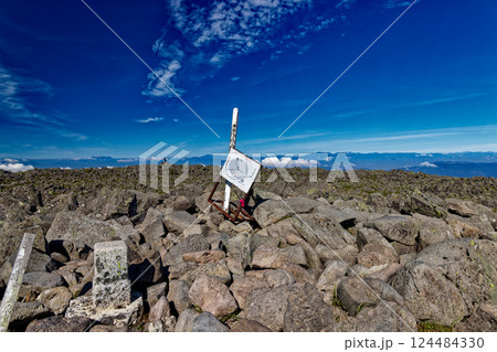 八ヶ岳連峰・蓼科山山頂から見る御嶽・乗鞍岳と槍・穂高連峰 124484330
