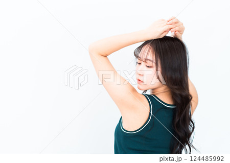 美容に気を遣っている健康的な若い女性 女性脱毛のイメージ 美容に気を遣っている健康的な若い女性 女性脱毛のイメージ 124485992