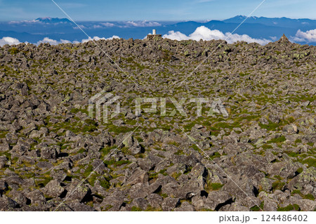 八ヶ岳連峰・蓼科山山頂から見る御嶽と乗鞍岳 124486402