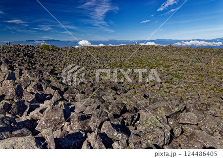 蓼科山山頂から見る中央アルプス・御嶽・乗鞍岳 124486405
