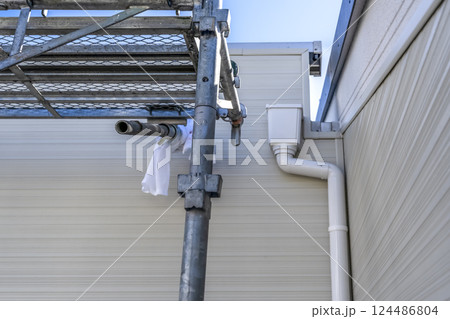 戸建て家屋の屋根修理工事 雨どい 戸建て家屋の屋根修理工事 雨どい 124486804