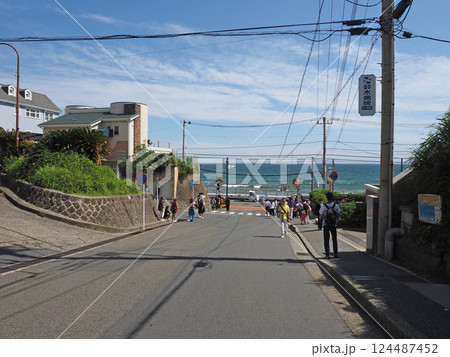 鎌倉高校駅前の道路風景。 鎌倉高校駅前の道路風景。 124487452