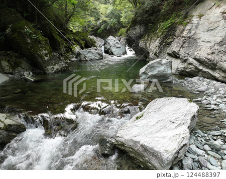 愛媛県西条市 三碧峡の風景 愛媛県西条市 三碧峡の風景 124488397