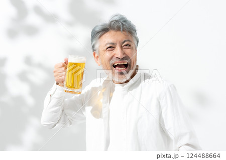 男性　ビール 124488664