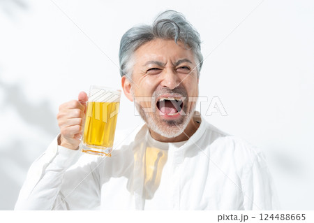 男性　ビール 124488665