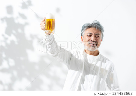 男性　ビール 124488668