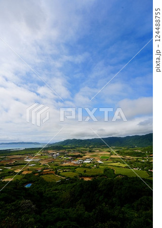 石垣島を一望できる展望台から見る絶景 石垣島を一望できる展望台から見る絶景 124488755