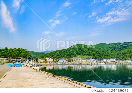 北海道羅臼の小さな漁港　まつのり 124489081