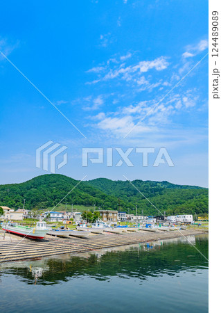 北海道羅臼の小さな漁港　まつのり 124489089
