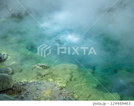 玉川温泉の大噴（秋田県仙北市） 124489463