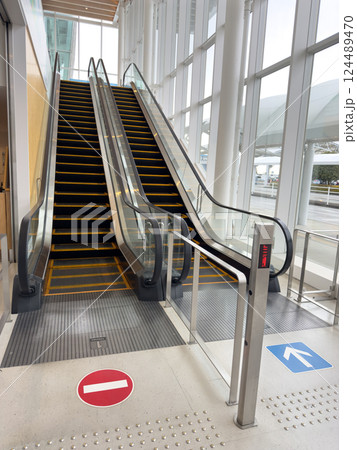 エスカレーター 124489470