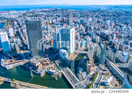 日本の横浜都市景観 横浜の街や桜木町駅などを望む＝20日 124490264