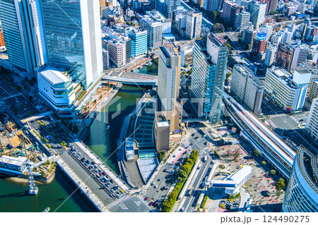 日本の横浜都市景観 横浜の街や桜木町駅などを望む＝20日 124490275