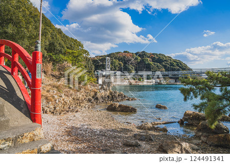 浜松市にある猪鼻湖神社から見た瀬戸橋の風景(静岡県) 124491341