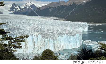 山岳と氷河が織りなす壮大な風景|アルゼンチン・パタゴニアの大自然 山岳と氷河が織りなす壮大な風景|アルゼンチン・パタゴニアの大自然 124492337