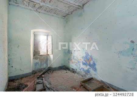 Room to renovated 124492728