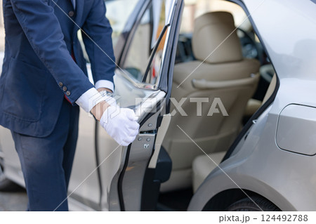 タクシー　ハイヤー　運転手 124492788