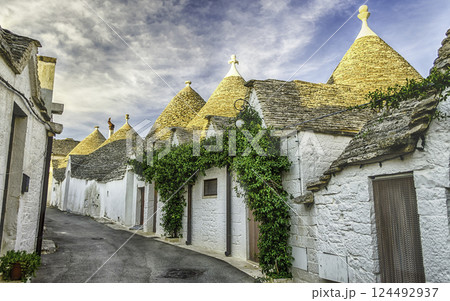 Typical trulli buildings in Alberobello, Apulia, Italy 124492937