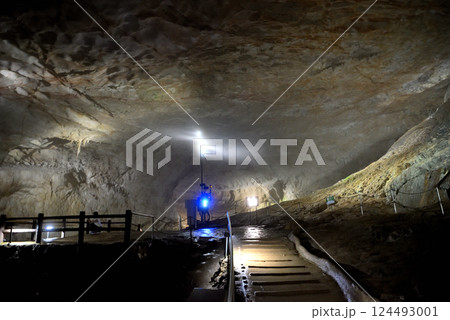 中国地方・秋吉台・秋芳洞・広庭へ登る順路・山口県美弥市(1) 124493001