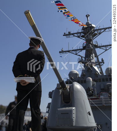イージス艦と海軍士官 イージス艦と海軍士官 124493125