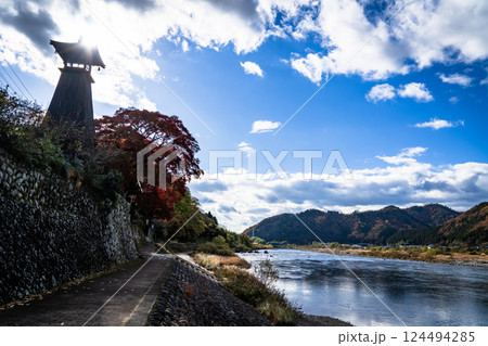 川湊灯台の見える景色 124494285