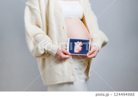 妊婦さん  マタニティフォト 124494988