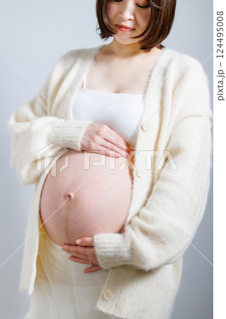 妊娠 臨月 マタニティフォト  妊娠 臨月 マタニティフォト  124495008