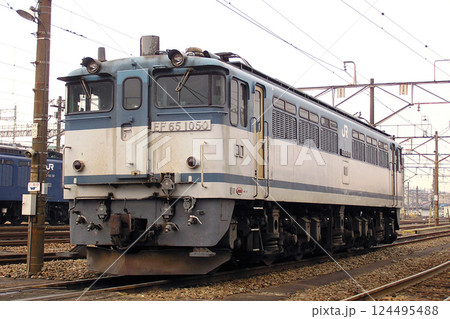 田端機関区に留置中のEF65形1000番台 124495488