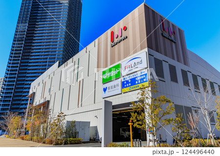 東京　中央区　晴海フラッグの中にある ららテラス HARUMI FLAG 124496440