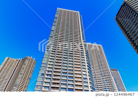 東京　中央区の都市風景　晴海埠頭のタワーマンション 124496467