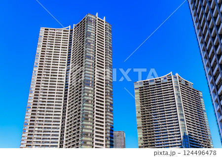 東京　中央区の都市風景　晴海埠頭のタワーマンション 124496478