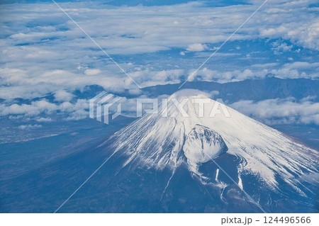 飛行機からの富士山 124496566