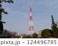 発電所から各家庭へ、電気を送る鉄塔は今日も日本を支えている。 124496785