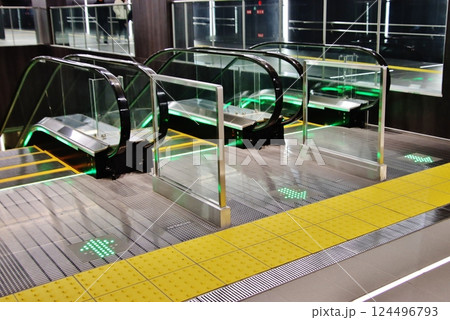 夢洲駅（大阪万博会場最寄駅・大阪市）Yumeshima Station 124496793
