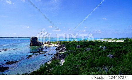 沖縄県伊是名島のギタラ展望台から見た海の風景 124497274