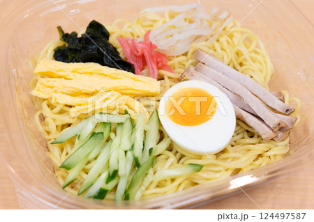 おいしいコンビニ食品の冷やし中華 124497587