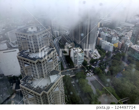 霧の都市風景 霧の都市風景 124497714