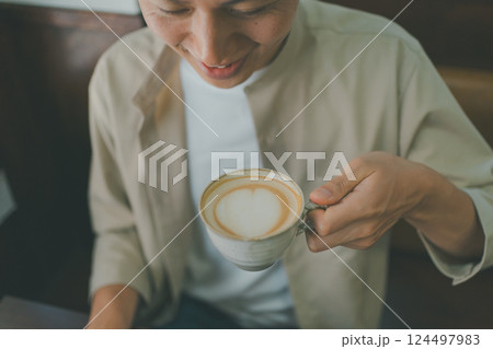 coffee shop 124497983