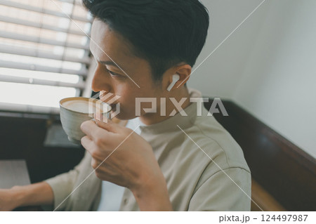 coffee shop coffee shop 124497987