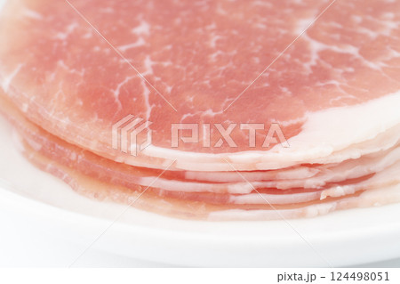 生ハムロースのスライスのクローズアップ 生ハムロースのスライスのクローズアップ 124498051