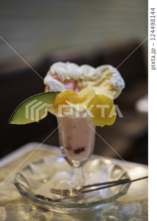 懐かしいフルーツパフェ 懐かしいフルーツパフェ 124498144