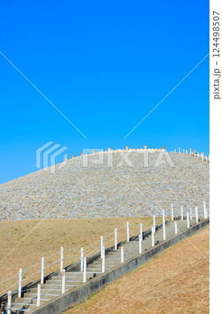 春の五色塚古墳　兵庫県神戸市 124498507