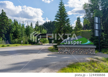 Jasper, Alberta, Canada - June 16 2021 : Welcome to Jasper Town Sign Amidst Scenic Canadian Rockies 124498666