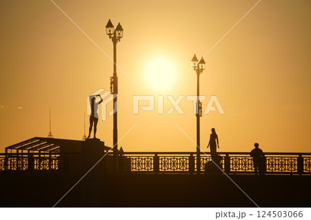 北海道の幣舞橋に沈む夕日-Sunset in Hokkkaido- 北海道の幣舞橋に沈む夕日-Sunset in Hokkkaido- 124503066
