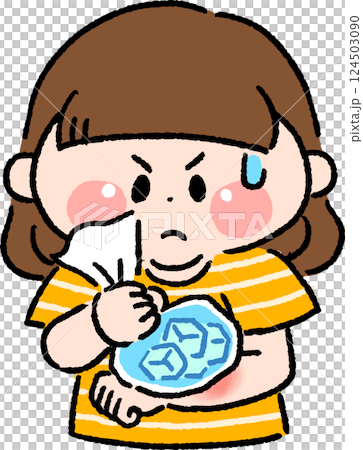 一名女孩正在為昆蟲叮咬冷卻 124503090