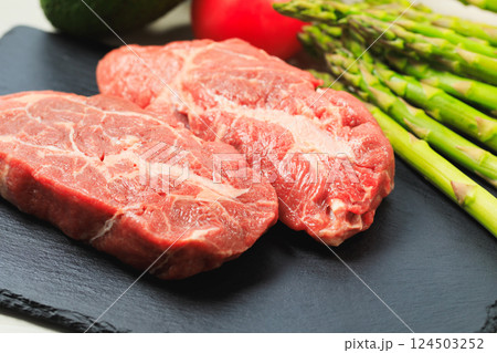 厚切りのミスジステーキ用肉 厚切りのミスジステーキ用肉 124503252